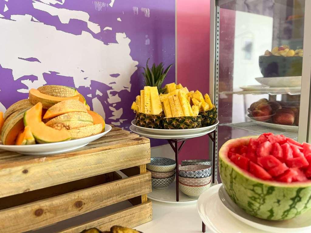 Ibis Styles Nimes Gare Centre Hotel Restaurant photo