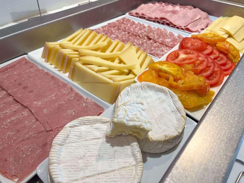 Ibis Styles Nimes Gare Centre Hotel Restaurant photo